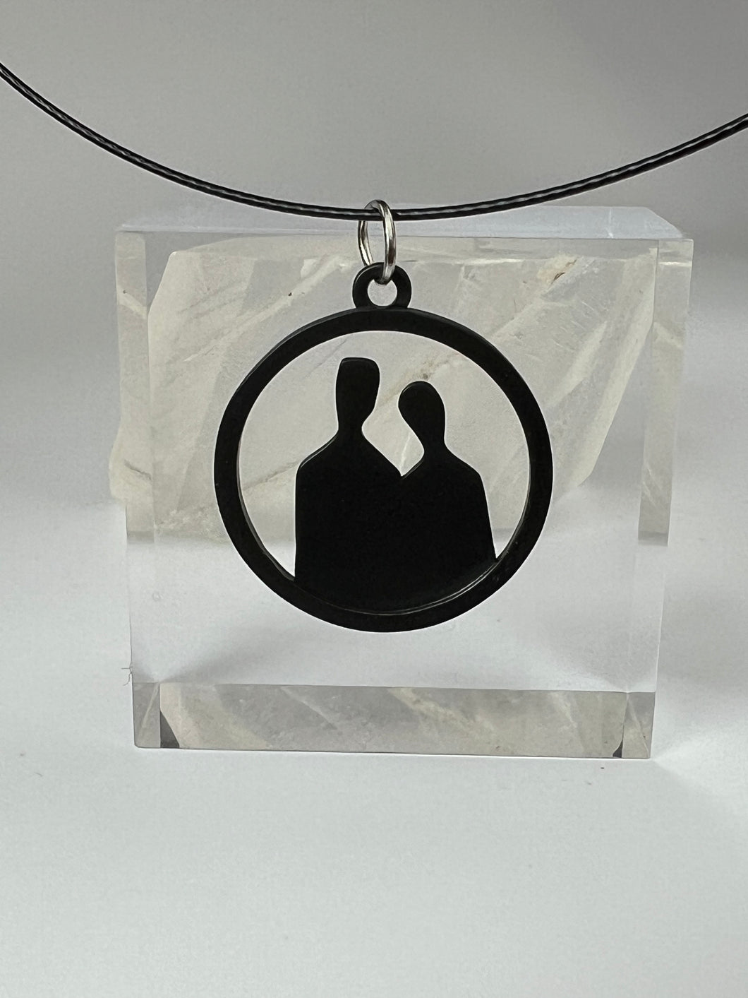 YCD Silhouette couple pendants
